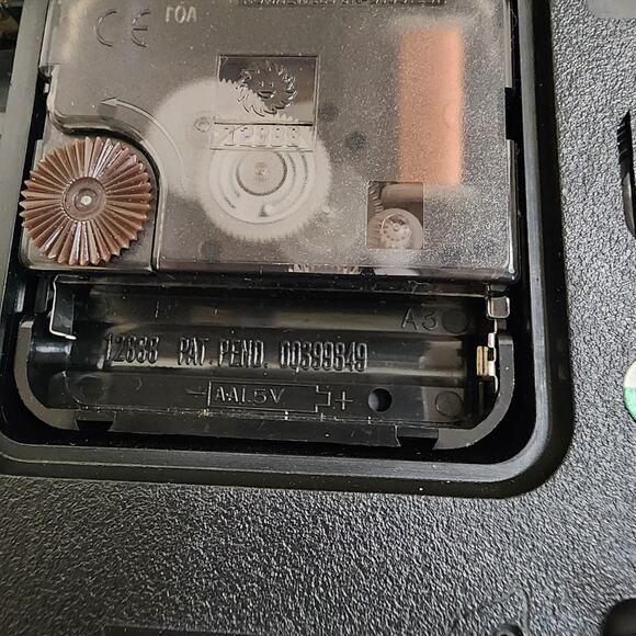 Feldstein Christmas Carol Clock Snowman Scene Plays 12 Holiday Carols w/ Box - Picture 5 of 14